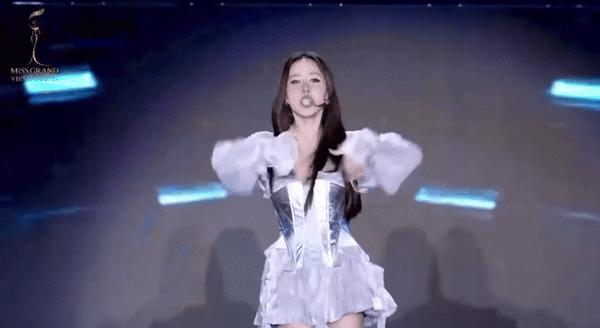 Hera Ngọc Hằng là ca sĩ duy nhất xuất hiện trong đêm Chung kết