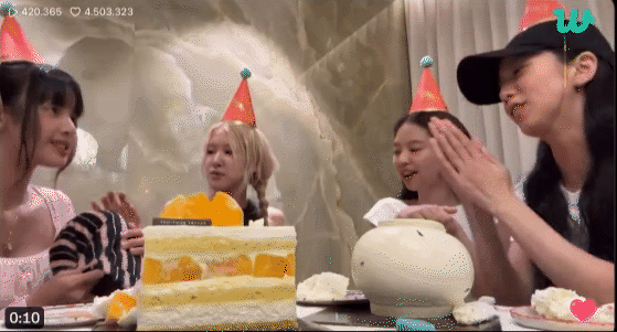 Jisoo xin lỗi Lisa vì 