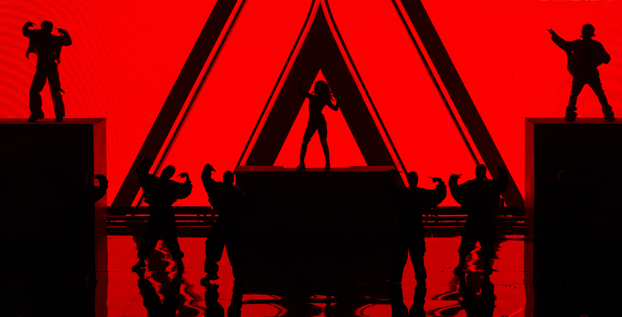 Hé lộ sân khấu siêu hoành tráng của team Rhyder