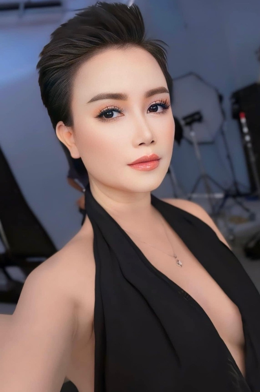 Trên trang cá nhân, diễn viên Hoàng Yến đăng ảnh khoe nhan sắc trẻ đẹp, quyến rũ dù đã U50.