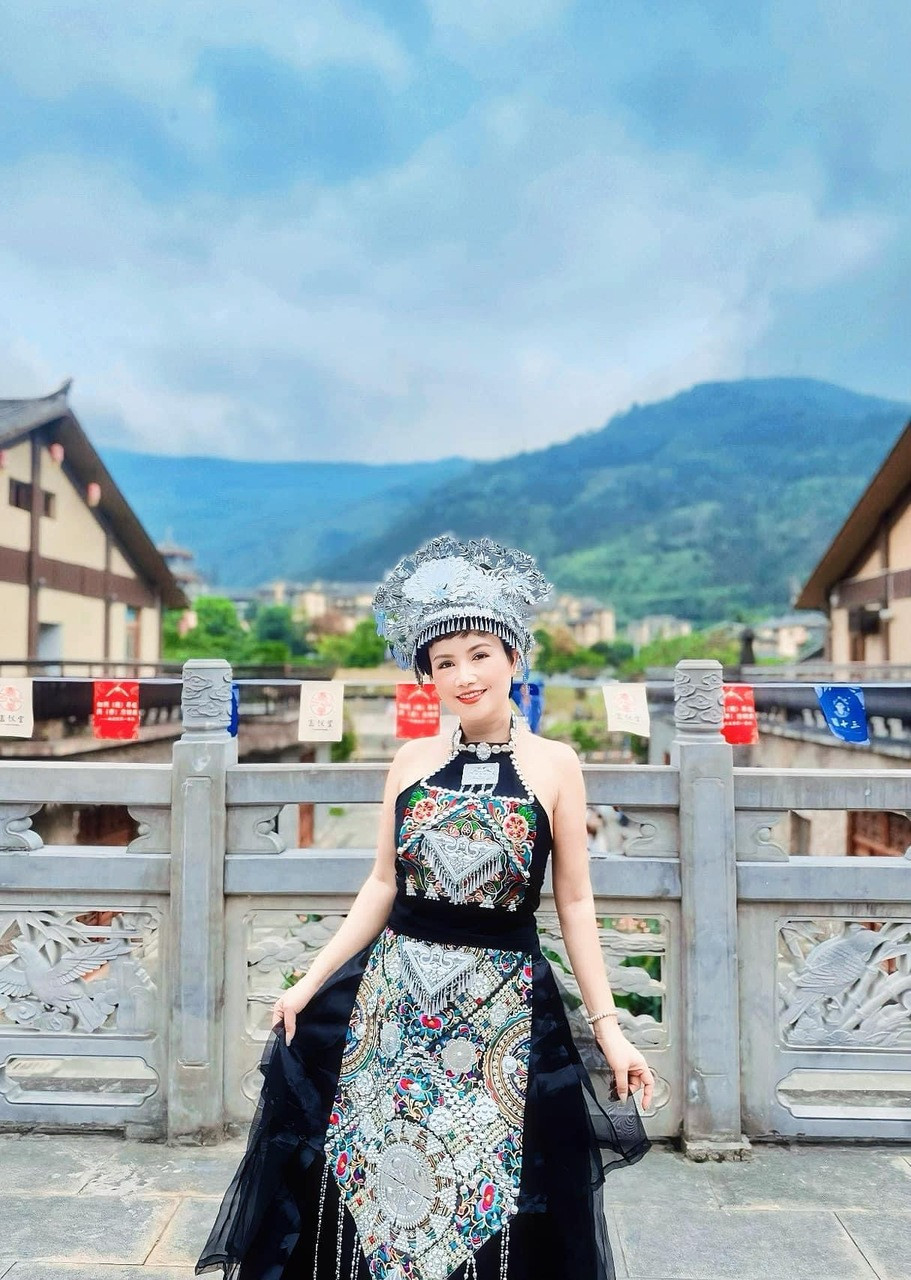 Sau 4 cuộc hôn nhân tan vỡ, nữ diễn viên hài lòng với cuộc sống độc thân. Hoàng Yến tập trung vào việc kinh doanh, có thu nhập ổn định. 