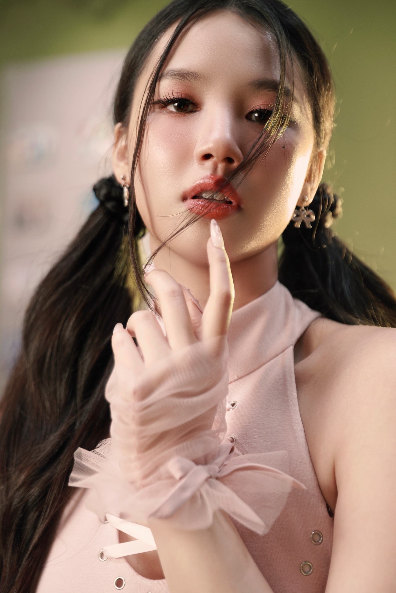 AMEE comeback bùng nổ nhưng bị 