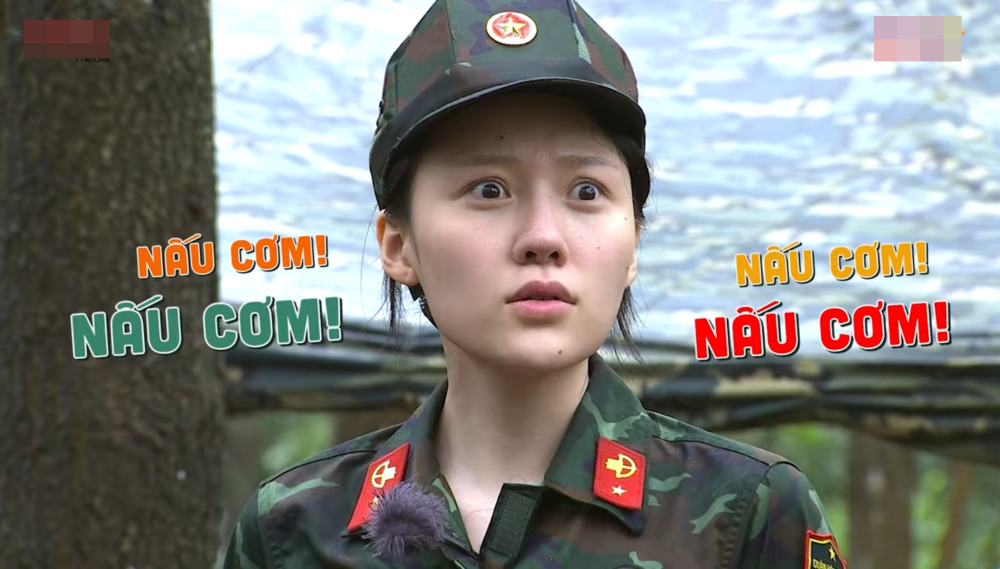 Các cô gái hoang mang với nhiệm vụ nấu cơm.