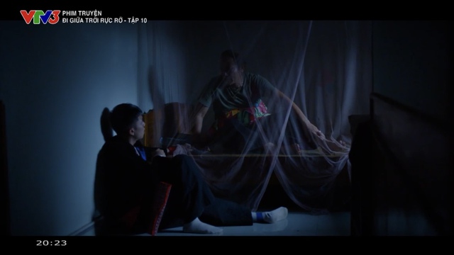 Chải bị bắt tại trận khi ăn trộm tiền của ông Chiểu