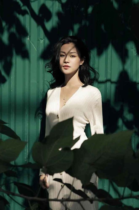 Theo tìm hiểu, thủ vai Dất trong phim Đi Giữa Trời Rực Rỡ là cô nàng Quỳnh Châu (SN 1998), đến từ Hưng Yên và hiện đang sống tại Hà Nội.