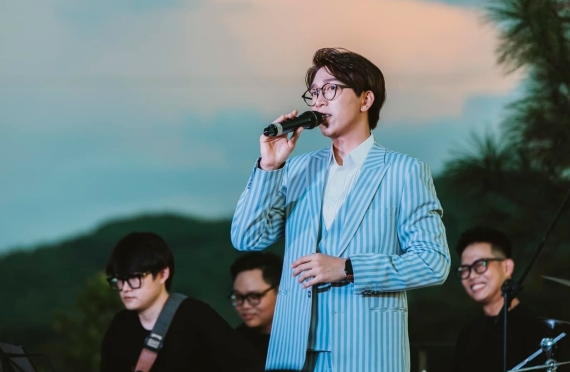 Tăng Phúc là một trong những ca sĩ trẻ theo đuổi dòng nhạc Pop Ballad