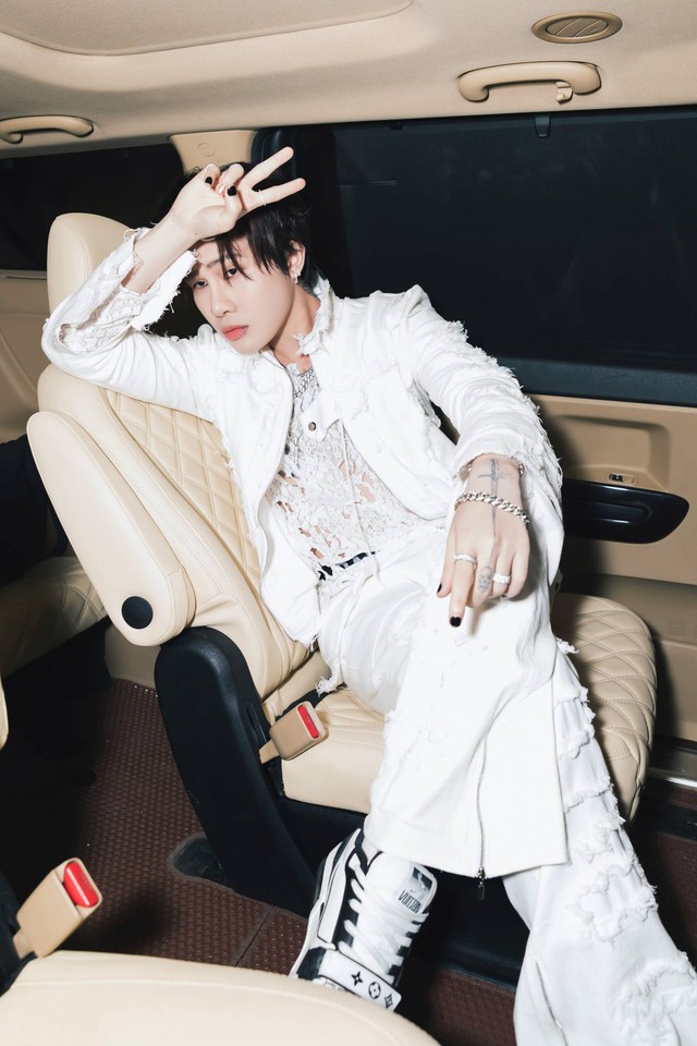 Jack phát hành lightstick có dấu hiệu đạo nhái khiến cộng đồng fan Kpop bức xúc