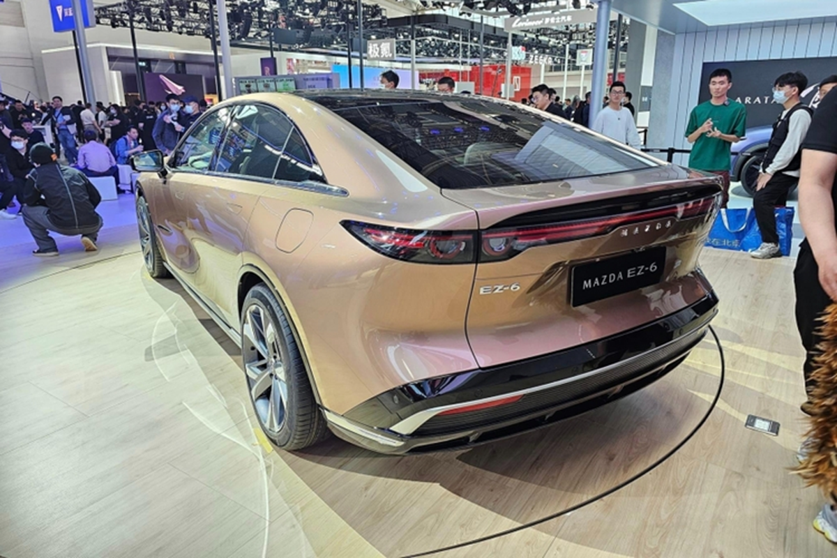 Trong thông cáo chính thức, Mazda cho biết bản thuần điện có phạm vi hoạt động gần 600km, trong khi con số tương ứng của bản PHEV là 1.000km. Là thành viên thay thế cho Mazda6 nên khả năng cao sau khi ra mắt toàn cầu mẫu sedan thuần điện Mazda EZ-6 cũng sẽ được giới thiệu tại Việt Nam. 
