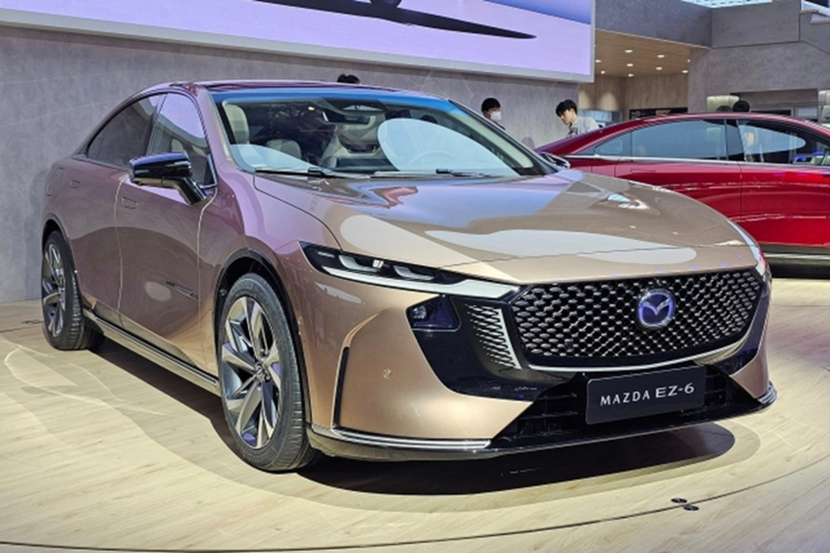 Mẫu sedan thuần điện này được trang bị hệ thống hỗ trợ lái xe tự động Level 2.5, chip Qualcomm SA8155P 7nm, 4 camera toàn cảnh độ phân giải cao và 12 radar siêu âm hiệu suất cao. Nhờ những trang bị này mà người dùng có thể thao tác đỗ xe tự động, đỗ xe từ xa, đỗ xe thông minh từ xa và đỗ xe theo dấu vết.