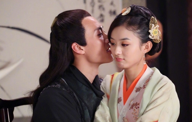 Triệu Lệ Dĩnh và Thích Tích được khen đẹp đôi