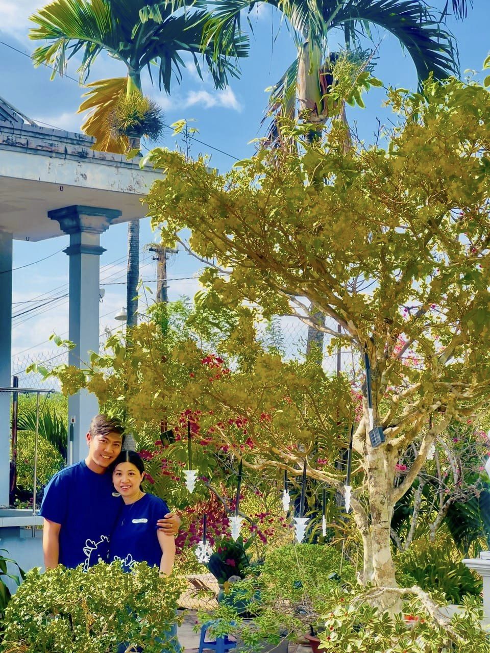 Mất liên lạc nhiều năm, cô trò bất ngờ có cơ hội gặp lại và bắt đầu hành trình yêu với nhiều 