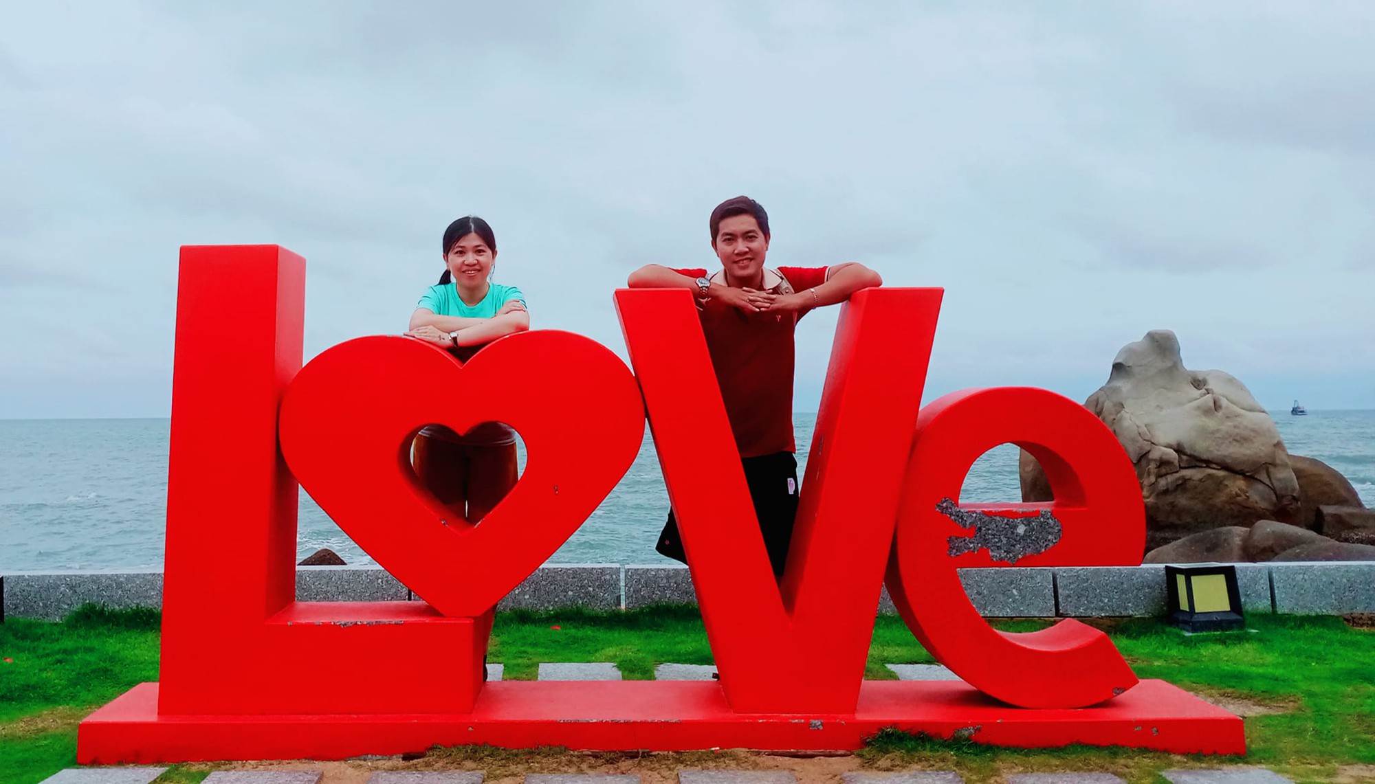 Chuyện tình yêu giữa cậu học trò và cô giáo chủ nhiệm cũ từng gây xôn xao mạng xã hội