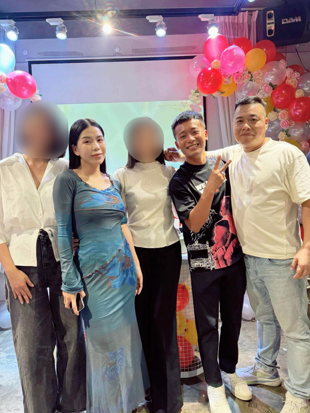 Trước đó, Tôn Bằng còn thân thiết với Quang Linh mà nay lại tố anh ngoại tình với Hằng Du Mục.