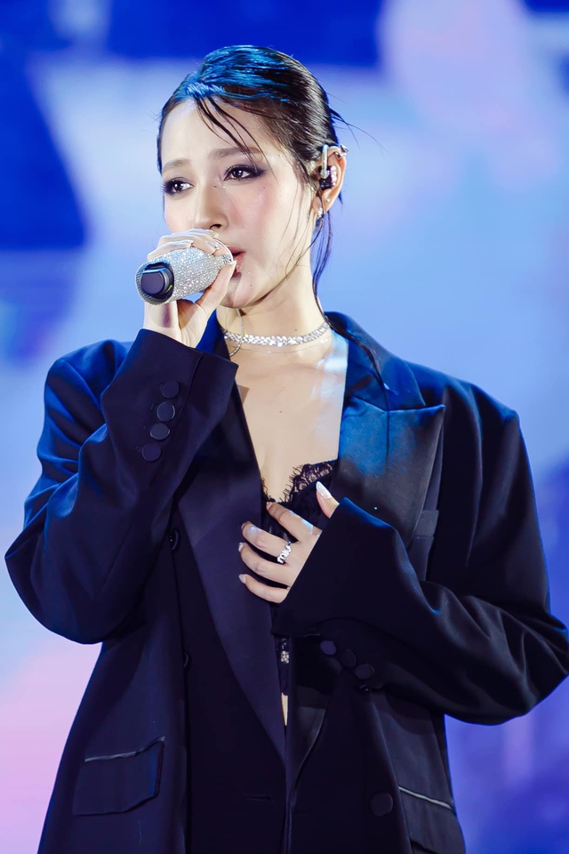 Ở trường hợp của CARA, DreamS có quyền sở hữu với sản phẩm và các nền tảng social công ty quản lý. Điểm gây tranh cãi là tình cảm.