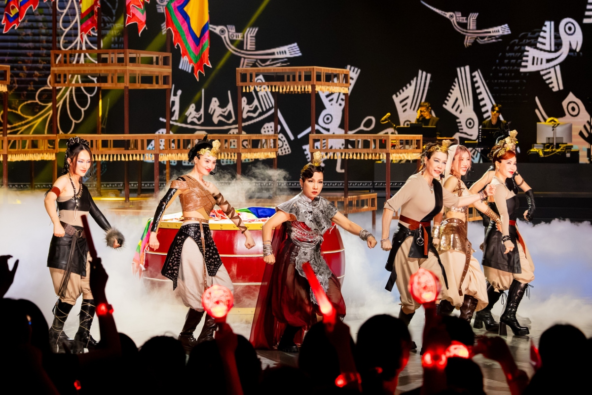 Sân khấu hoành tráng của Chị đẹp đạp gió rẽ sóng 2023