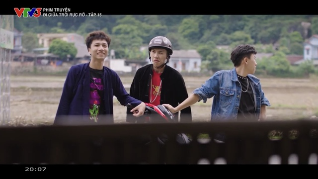 Chải vội vàng chạy ra bến xe nhưng không đuổi kịp Pu