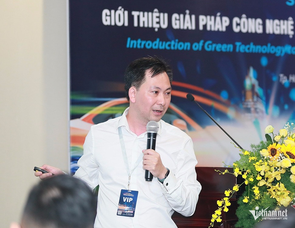 PGS. TS Đàm Hoàng Phúc dự báo xe hybrid sẽ bùng nổ ở thị trường Việt Nam trong ít năm tới . Ảnh: Hoàng Hiệp