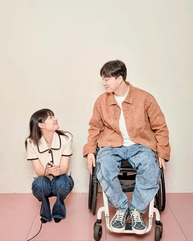 Chuyện tình ngọt ngào, yêu nhau từ cái nhìn đầu tiên như phim ngôn tình của Song Jieun và Park We gây bão MXH nhiều tháng qua