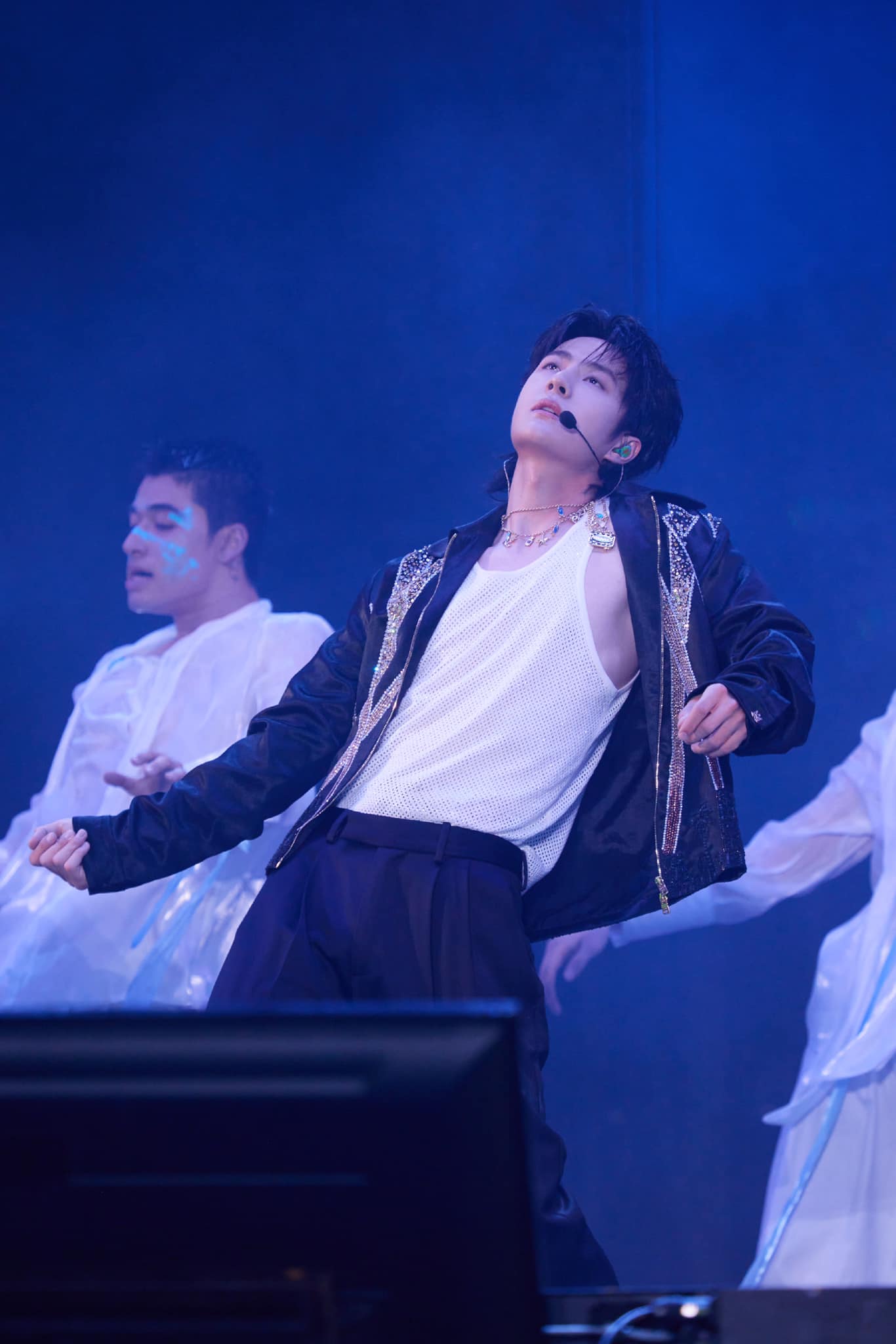 Màn khẩu chiến giữa hai nhóm fan Vương Nhất Bác thu hút nhiều lượt đọc, thậm chí lên #1 hotsearch bảng chung của Weibo