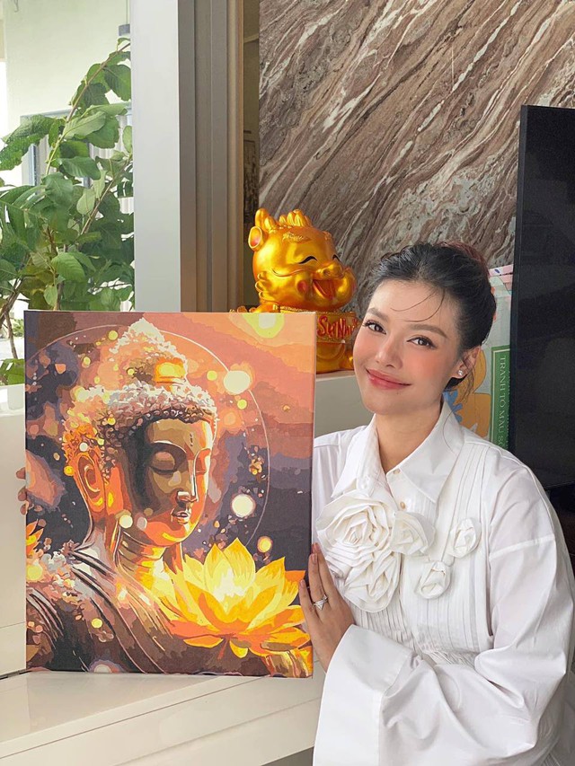 Thời gian qua, cô không xuất hiện hay tham gia vào các hoạt động giải trí