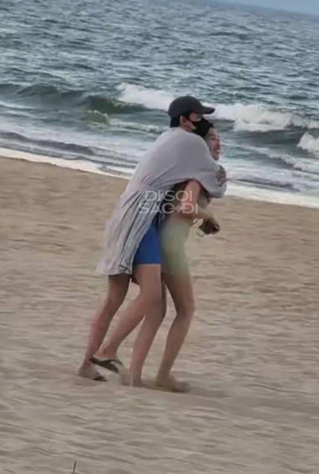 Thuý Ngân bị bắt gặp tình tứ trên biển cùng Võ Cảnh