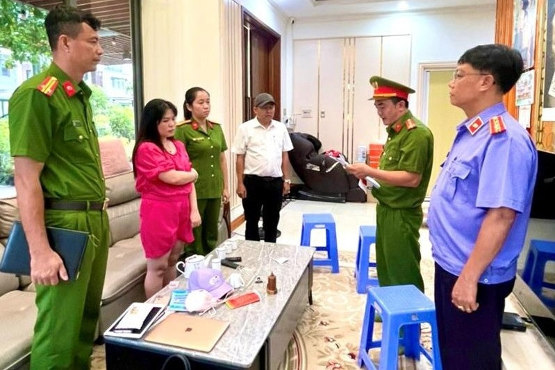 Cơ quan CSĐT khám xét nơi ở của Đỗ Thị Thu Trang. Ảnh: Công an cung cấp