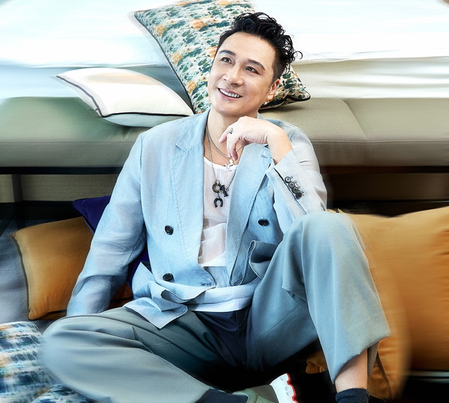 Nam diễn viên chăm chỉ kiếm tiền, giao hết 90% tài sản cho vợ