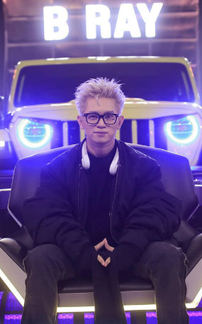 Theo nguồn tin của chúng tôi, B Ray vài ngày trước vẫn xuất hiện tại phim trường để ghi hình chương trình Rap Việt mùa thứ 4 và mới kết thúc vào ngày hôm qua (27/8)