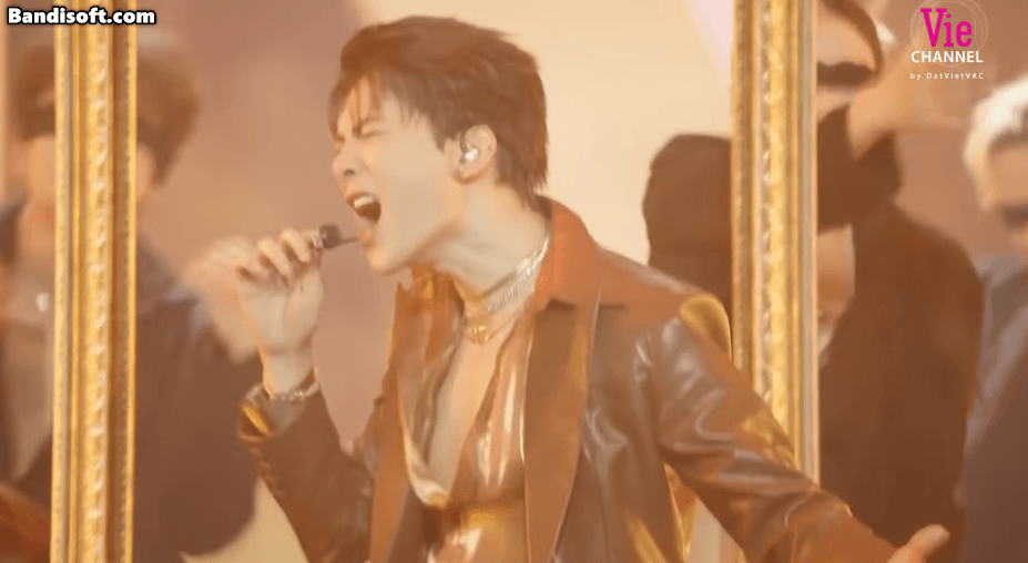 Anh Tú Atus trở lại với chính tạo hình của mình trong tiết mục 