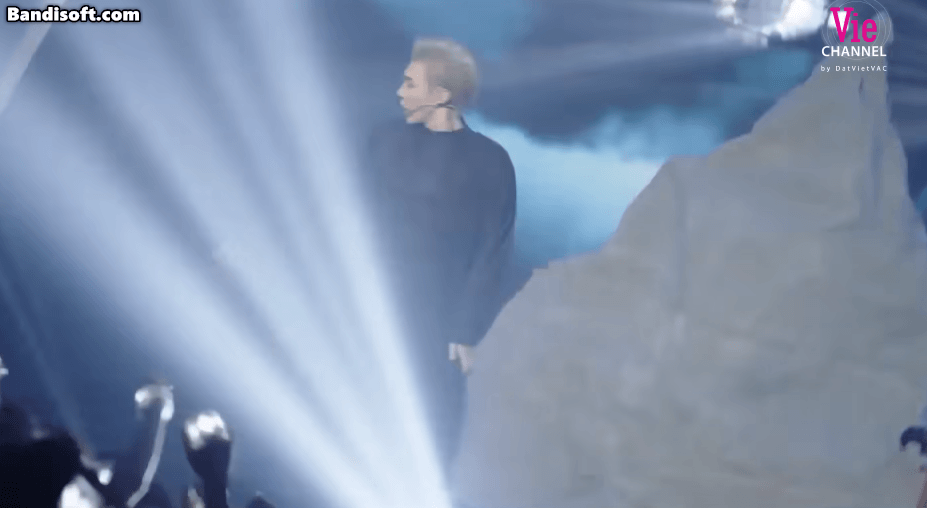 Erik bí ẩn với đạo cụ là chiếc quạt. Nam ca sĩ hé lộ tiết mục solo của mình sẽ là phần trình diễn ấn tượng nhất mà bản thân Erik từng mang đến Anh trai say Hi