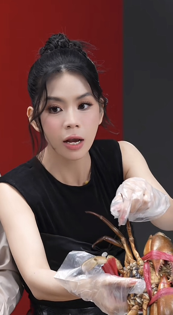 Hằng Du Mục thành công trong phiên live mới nhất ở Việt Nam