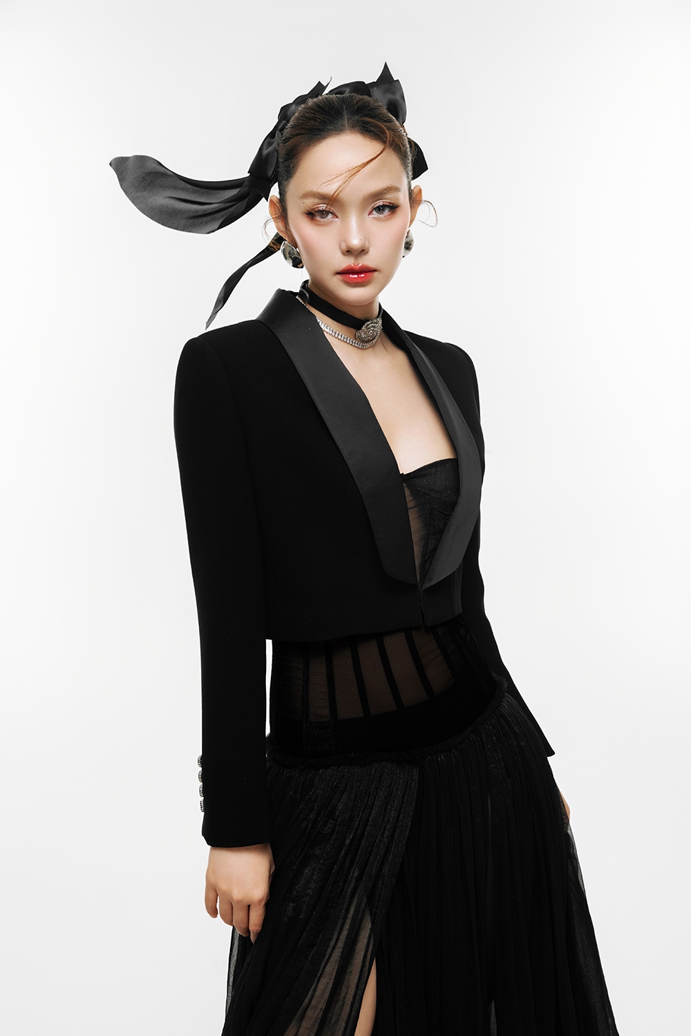 Minh Hằng hoạt động showbiz Việt với nhiều vai trò khác nhau như diễn viên, ca sĩ, người mẫu