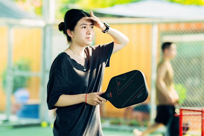 Hội mê pickleball lên sân bất kể ngày nghỉ