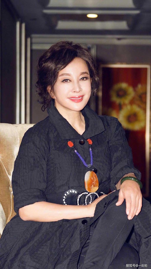 Tài sắc vẹn toàn song Lưu Hiểu Khánh gặp phải nhiều sóng gió trong cuộc sống