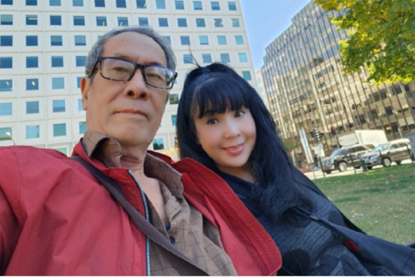 Chị cùng chồng - đạo diễn Tất Bình có cuộc sống nhẹ nhàng thoải mái.