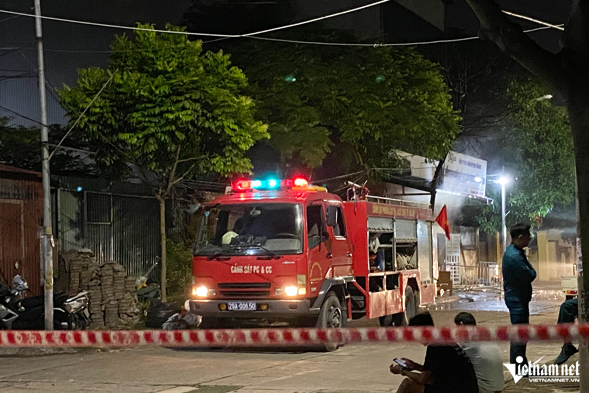 Hiện trường vụ cháy được lực lượng chức năng phong tỏa. Ảnh: Đình Hiếu