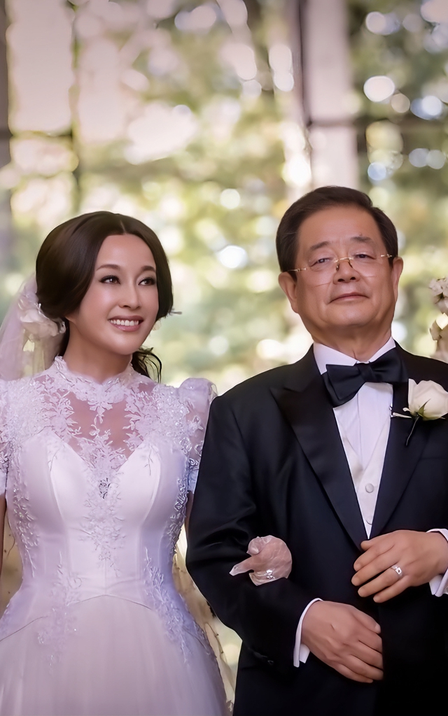 Lưu Hiểu Khánh kết hôn với người chồng thứ 4 khi đã ngoài 60 tuổi