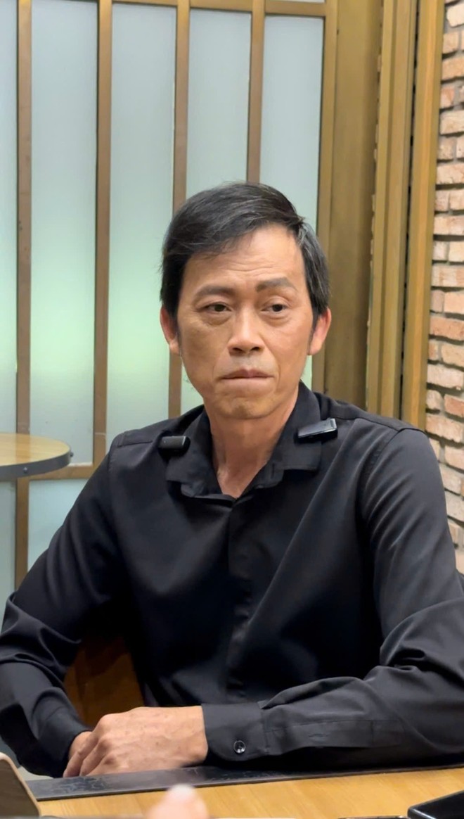 Ngoại hình của NSƯT Hoài Linh ở tuổi 56.