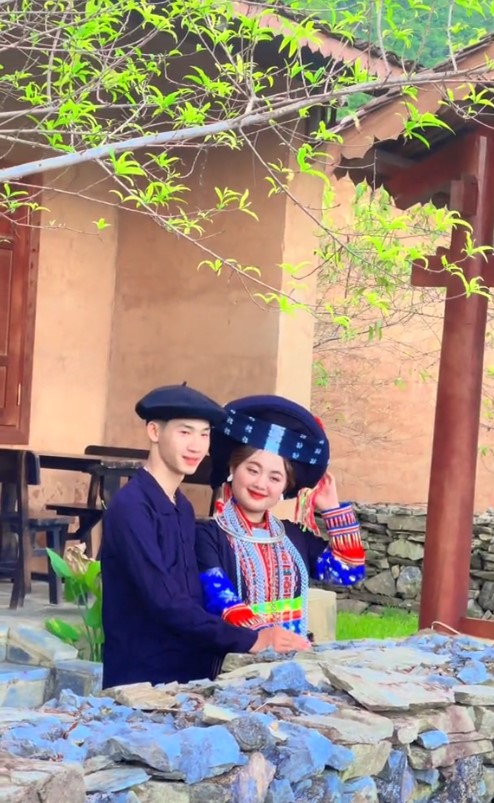 Một số hình ảnh của Mua Thị Dua và chồng sắp cưới