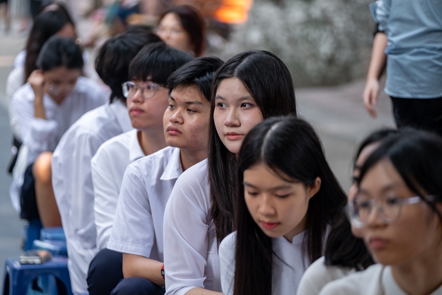 Tóm lại, còn gì đẹp hơn hình ảnh các nữ sinh trong tà áo dài trắng tinh khôi cơ chứ?