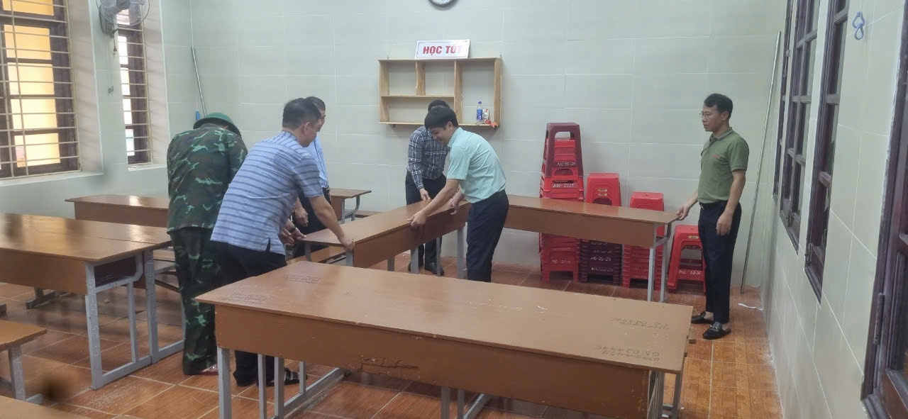 Phòng học trường THPT Thái Phiên là nơi di dời cho các hộ dân tránh bão
