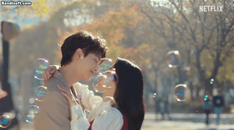 Nụ hôn ngọt lịm của Song Kang và Kim Yoo Jung trong tập cuối.