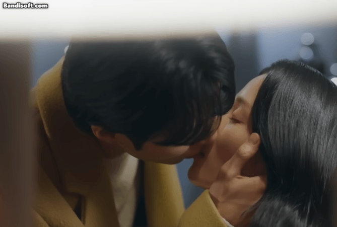 Cảnh khóa môi nồng nhiệt của Byeon Woo Seok và Kim Hye Yoon.