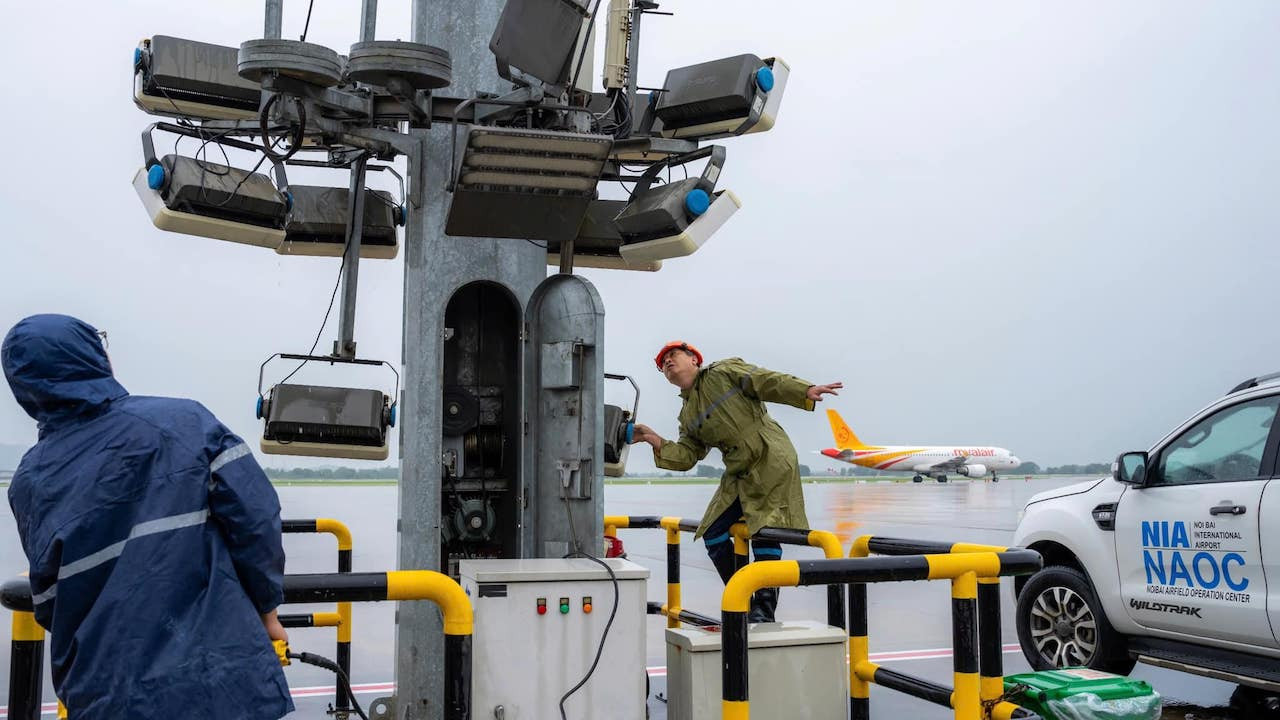 Những vị trí quan trọng tại sân bay được lực lượng chuyên môn kiểm tra kỹ càng. Ảnh: Nguyễn Tuấn 