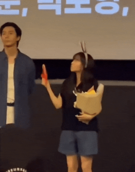 Park Seo Joon bị tố có thái độ ngôi sao, còn từ chối làm fan service khiến bạn diễn Park Bo Young ngỡ ngàng