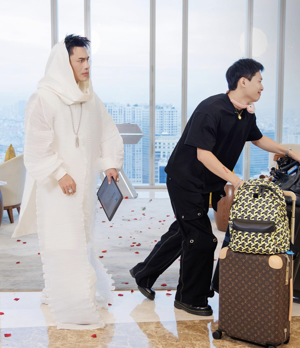 Anh trai cũng hài hước 