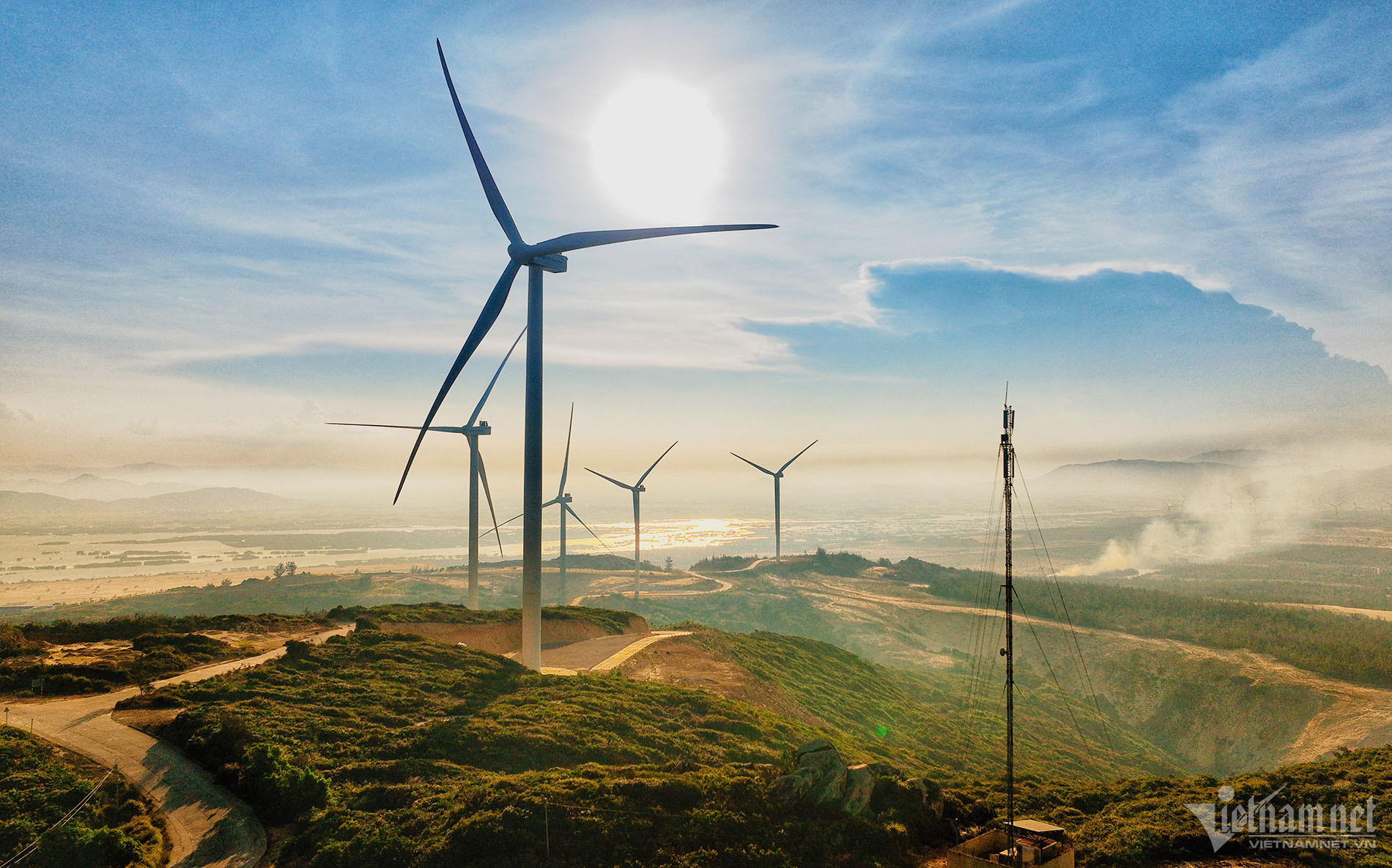 Phát triển các dự án điện gió theo quy hoạch gặp khó khăn. Ảnh: Hoàng Hà