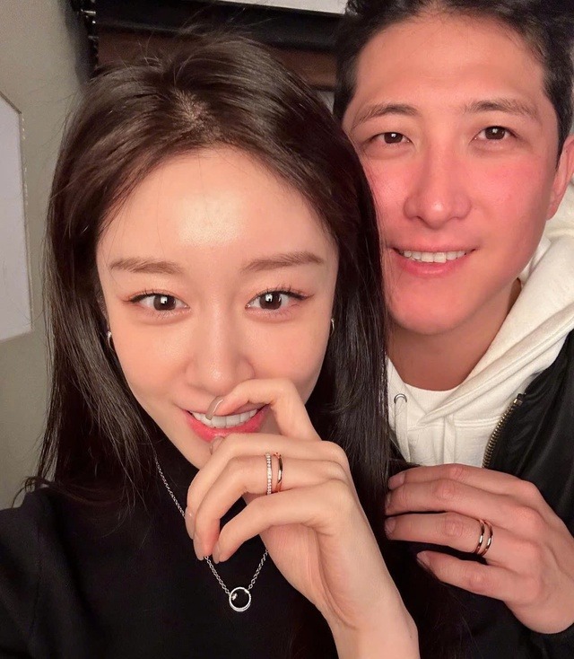 Người quen của Jiyeon được cho là có chia sẻ ẩn ý về việc cầu thủ bóng chày Hwang Jae Gyun phản bội vợ. Hành vi của chồng khiến Jiyeon đau khổ