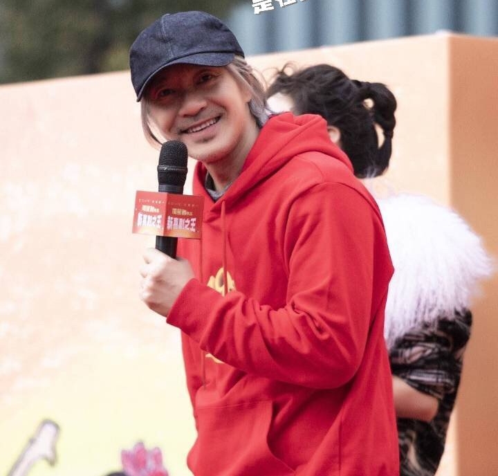 Châu Tinh Trì là người độc đoán, ngạo mạn nên không có nhiều bạn bè