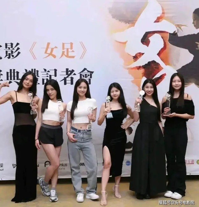 Dàn diễn viên mới phim Đội Bóng Đá Nữ bị chê xấu